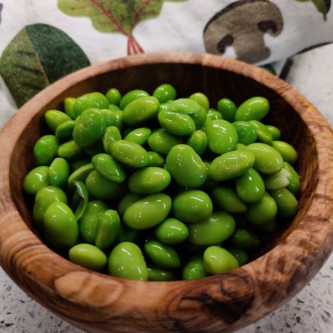 Perfectly Cooked Shelled Edamame Basil Walnut Pesto, Shelled Edamame, Edamame Recipes, Italian Lunch, How To Make Oats, Growing Sprouts, Biscuit Pizza, Burger Meat, Walnut Pesto