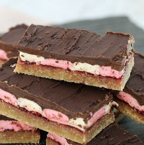 Wagon Wheel Biscuit, Cherry Ripe Slice, Marshmallow Slice, No Bake Slices, Coconut Slice, Chocolate Slice, Caramel Slice, Simple Breakfast, Yummy Dessert