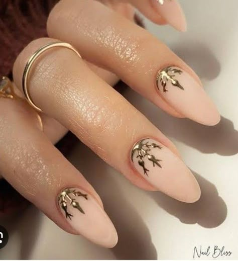 Snowflake Nail Ideas, Elegant Christmas Nails, Nail Ideas For Christmas, Simple Christmas Nails, Snowflake Nail Design, Snowflake Nail, Boho Nails, Simple Snowflake, Christmas Nails Easy