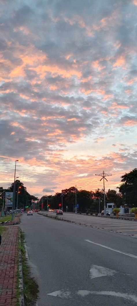 beautiful sky view Malaya Core Aesthetic, Malaysia View Aesthetic, Perak Malaysia Aesthetic, Sunset Malaysia Aesthetic, Asia Core Aesthetic, Malaysia Aesthetic Wallpaper, Malaya Core, Maya Core Aesthetic, Street View Aesthetic