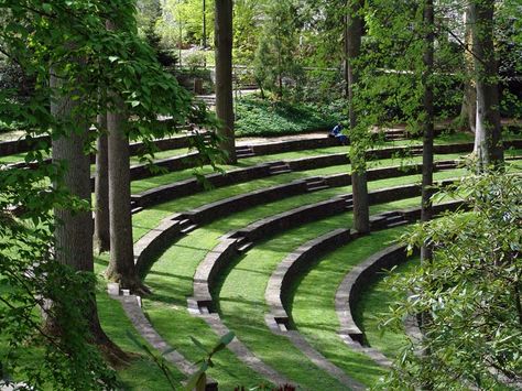 I found the perfect picture for the outdoor Amphitheater in the Kingdom of Silvanana.  This is at the Arboretum of Swarthmore College. Swarthmore College, Outdoor Theater, Sacred Architecture, Garden Architecture, Garden Tours, A Park, Land Art, Landscape Architect, Green Grass