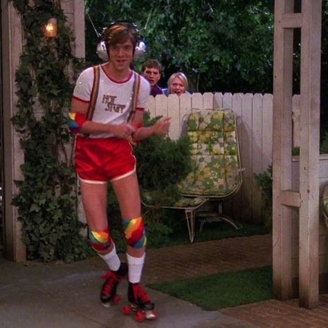 Skater Outfits Men, Disco Outfit Men, That 70s Show Characters, That 70s Show Outfits, 70s Show Outfits, That 70s Show Aesthetic, Show Outfits, Eric Forman, Roller Skating Outfits