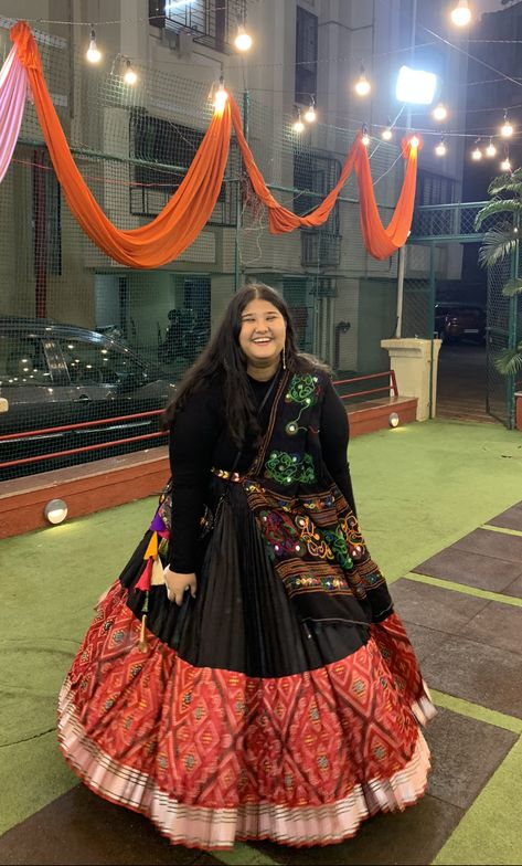 #navaratri #ghagra #garba #plussizefashion #plussizeoutfits #plussize #ghagracholi #dupatta #aesthetic #fashion #style #curvy #curvygirl #explore #ethnic #pinterest #pinterestinspired #explorepage #india Indian Plus Size Fashion, Plus Size Desi Outfits, Dupatta Aesthetic, Navaratri Outfits, Garba Poses, Garba Aesthetic, Traditional Poses, Garba Outfit, Desi Vibes