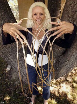 Longest Nails Ever, Longest Nails, Extremely Long Nails, Ugly Nails, Really Long Nails, Extreme Nails, Long Fingernails, Crazy Nails, Guinness World Records