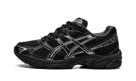 Release date: May 31, 2023 Colorway: Black / Pure Silver The ASICS Gel-1130 “Black/Pure Silver” is a sleek and stylish colorway of the popular retro running shoe. The ASICS Gel-1130 debuted in 2008 and is part of the Y2K sneaker trend inspired by retro runners made with mesh and synthetic leather. On the “Black/Pure Silver” colorway, the shoe features a versatile design with a black open mesh construction and metallic silver synthetic leather overlays. “ASICS” and “Gel-1130” branding can be found on the mesh tongue. Underfoot, a techy-looking midsole with the brand’s signature Gel cushioning technology provides all-day comfort. Asics Gel 1130, Retro Running Shoes, Sneaker Trend, Stadium Goods, Trending Sneakers, Silver Shoes, Asics Gel, Running Shoe, Pure Silver