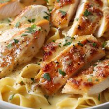 Chicken with Buttered Noodles Buttered Noodles Recipe, Butter Noodles, Buttered Noodles, Seafood Soup, Pepper Steak, Dessert Salads, Pasta Noodles, Family Cooking, Chicken Dishes Recipes