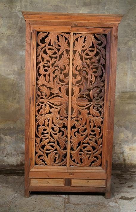 Antique Indian Hand-carved Wooden Wardrobe/Almirah from India- reclaimed - 1900's This Antique Indian Hand-carved Wooden Wardrobe from the 1900s is a stunning and unique piece, embodying the charm of traditional craftsmanship and sustainable design. Crafted from reclaimed solid wood, this rectangular Almirah showcases the rich history and natural beauty of the material. The wardrobe features a polished brown finish that accentuates the natural grain of the reclaimed wood. The use of reclaimed wood not only adds character to the piece but also aligns with eco-friendly principles, giving the wardrobe a sense of authenticity and environmental consciousness. The hand-carved details on the wardrobe's surface are a testament to the artisan's skill and dedication. Floral and leaves motifs adorn t