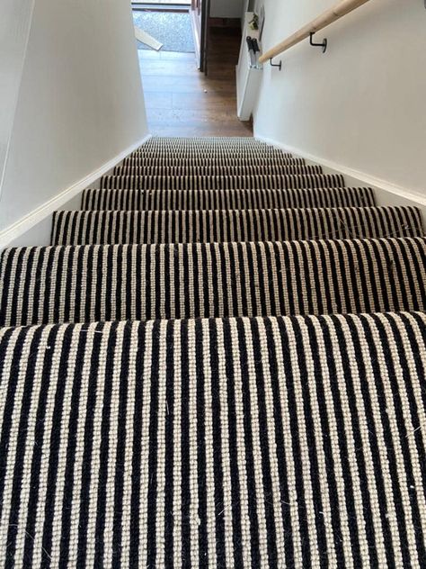 Striped Stair Carpet, Stairs Foyer, Black Painted Stairs, Stripe Carpet, Staircase Carpet Runner, Striped Stair Runner, Carpeted Stairs, Stairs Colours, Carpet Staircase