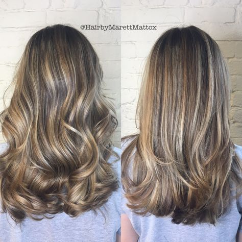 Straight vs. curly. Baby lights and balayage Hair Color For Morena Skin, Hair Color For Morena, Balayage Hair Morenas, Balayage Hair Blonde Medium, Balayage Hair Blonde Long, Balayage Hair Caramel, Beach Waves Hair Tutorial, Baby Lights, Light Curls