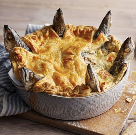 Cornish Aesthetic, Party Pies Recipe, Turkey And Ham Pie, Feast Of Seven Fishes, Ham Pie, Planning For Christmas, Food Random, Savoury Meals, Seafood Sushi