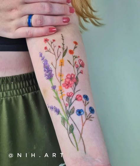 Sunflower Tattoos Watercolor, Delicate Line Work Tattoo, Bright Floral Tattoo, Calf Tattoos For Women, Tattoo Perna, Colorful Flower Tattoo, Forearm Flower Tattoo, Lady Bug Tattoo, Wildflower Tattoo