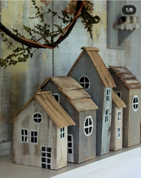 Tre Kunst, Scrap Wood Crafts, Small Wooden House, Wood Block Crafts, Wood Houses, Driftwood Crafts, Scrap Wood Projects, Wooden Houses, Christmas Wood Crafts