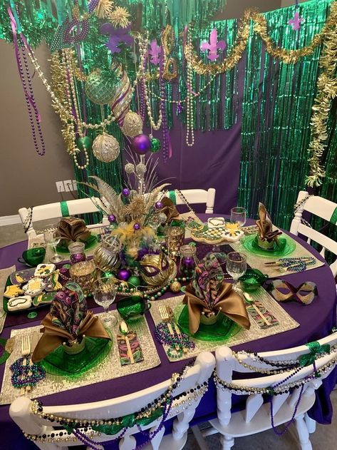 Mardi Gras Party Decorations, Party Table Decor, Prom Decor, Prom Theme, Mystery Party, Mardi Gras Decorations, Mardi Gras Party, Sweet 16 Parties, Masquerade Party