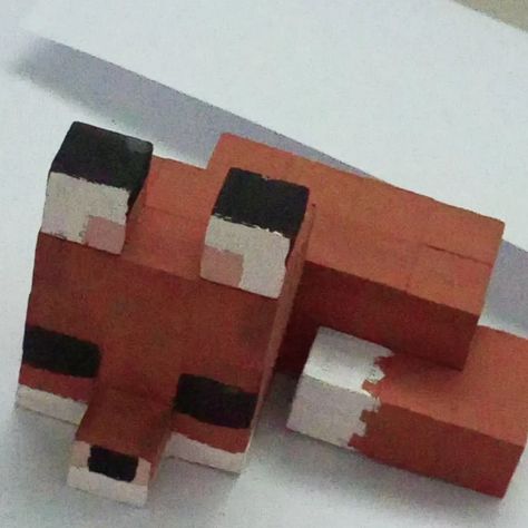 Minecraft Fox Template, Minecraft Fox Pixel Art, Minecraft Blocks Diy, Wooden Blocks Decor Craft Ideas Minecraft, Minecraft Wood Block Diy, Wood Block Minecraft, Diy Fox Decor, Fox Gift Ideas, Minecraft 3d Art