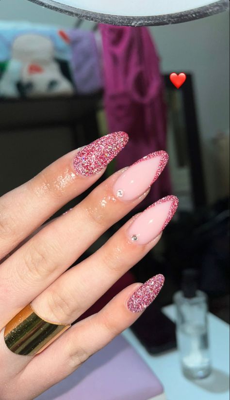 Glitter Nails Art, Nails Inspiration Glitter, Glitter Gradient Nails, Nail Design Glitter, Glitter Tip Nails, Pink Glitter Nails, Glittery Nails, Nail Art Glitter, Almond Acrylic Nails