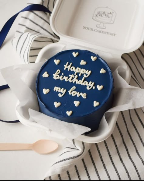 Birthday Cake Ideas For My Boyfriend, Birthday Cake Decorations Men, Mini Cakes For Boyfriend Birthday, Lunch Box Cake Ideas For Boyfriend, 24 Birthday Cake Men, Lunchbox Cake For Boyfriend, Small Cake For Boyfriend Birthday, Boyfriends Birthday Cake, Small Birthday Cakes For Boyfriend