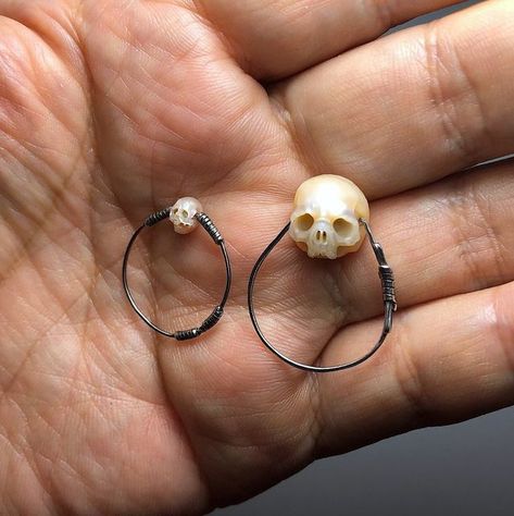 shinji nakaba on Instagram: "Vanitas ring ,”Large and minimum “,carved pearll, stainless steel, #Carvedpearl . . . #pearl #contemporaryjewelry #contemporarycrafts #shinjinakaba #handcarved #carving #engraving #glyptic #sculpture #CRAFETISM #wearablesculpture #shellcarving #bijoucontemporain #jewelleryactivist #artjewelryforum" Shinji Nakaba, Contemporary Crafts, Contemporary Jewelry, Jewelry Art, Hand Carved, Shells, Carving, Sculpture, Stainless Steel