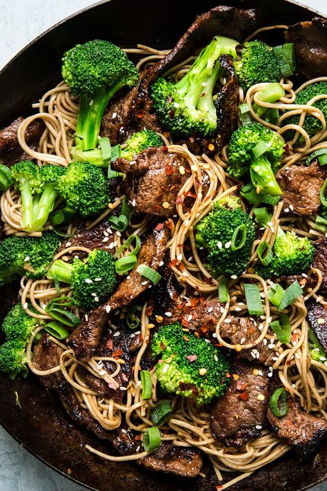 This broccoli beef soba bowl recipe is a healthy-ish stir-fry drizzled with a spicy-sweet sesame sauce that everyone will love—we’ve done the heavy lifting, all you have to do is make it. Soba Stir Fry Noodles, Stir Fry Soba Noodles, Soba Stir Fry, Beef Soba Noodle Recipe, Soba Broccoli, Recipes With Soba Noodles, Healthy Soba Noodle Recipe, Soba Recipes, Soba Noodle Stir Fry