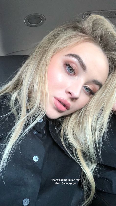 That look... : SabrinaCarpenter Sabrina Carpenter Style, Sabrina Carpenter Outfits, Girl Meets World, Blonde Girl, Sabrina Carpenter, Havana, Hair Inspo, Blonde Hair, Pin Up