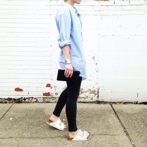 10 Outfits That Prove Wearing Birkenstocks Is The Coolest Thing Ever - Society19 UK White Birkenstock Outfit, How To Wear Birkenstock Sandals, Birkenstocks Outfits, How To Wear Birkenstock, Birkenstock Outfit Summer, Birkenstock Sandals Outfit, Sandals Outfits, White Birkenstocks, Birkenstock Outfit