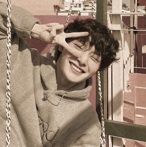 Skz Aesthetic, Son Of Hades, In Icon, Vintage Cafe, Vintage Icons, Yang Jeongin, Organization Kids, Brown Aesthetic, Aesthetic Vintage