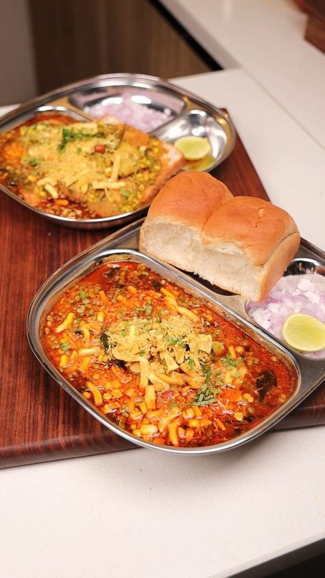 Misal Pav | Misal Pav | By Cook Pro 6 Misal Pav Snap, Misal Pav Recipes, Misal Pav, Pav Recipe, Diwali Wallpaper, Cooking Recipes Desserts, Indian Food, Indian Food Recipes, Diwali