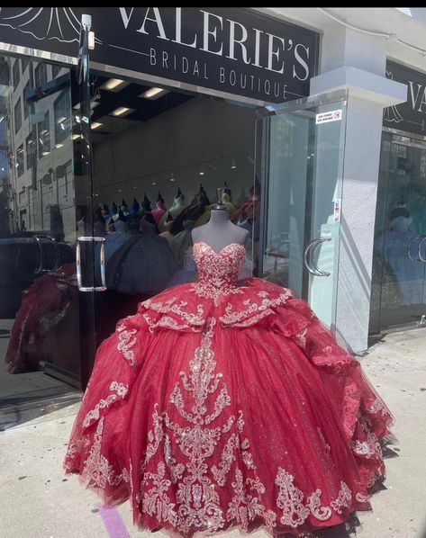 Red And Gold Quinceanera Dresses, Red Quince Dress, Lavender 15, Quinceanera Red, Red Quinceanera Ideas, Red And Gold Quince, Charro Quince, Xv Dresses, Quinceanera Dresses Red