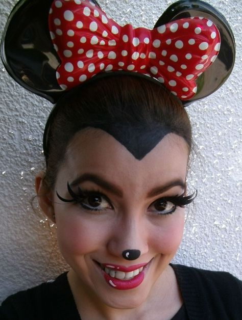 Mini Mouse Make Up Minnie Mouse Makeup Ideas, Minnie Mouse Makeup, Mouse Make Up, Cheshire Cat Makeup, Cat Makeup Tutorial, Mouse Makeup, Disney Villain Costumes, Rat Costume, Mouse Diy