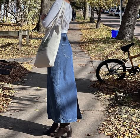 Long Denim Skirt Outfit Winter, Denim Skirt Outfit Winter, Long Denim Skirt Outfits, Skirt Outfits For Women, Long Denim Skirt Outfit, Diy Denim Skirt, Brown Heeled Boots, Denim Skirt Fashion, Fashion Dresses For Women