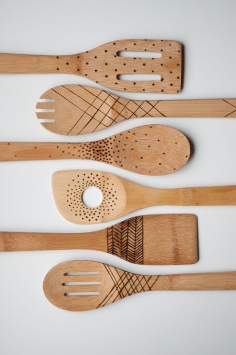 Etched-Spoons-9 Dremel Drill, Dremel Projects, Wood Burning Tool, Diy Projektit, Woodburning Projects, Wood Burning Crafts, Into The Wood, Diy Holz, Wood Burning Art