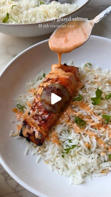 Suraya J on Instagram: "Picture this, Air fried sriracha honey glazed salmon with coconut rice, topped with your favorite toppings! You can never go wrong with a delicious salmon bowl🤤 recipe for everything can be found down below!⬇️  Salmon marinade  - 1 lb salmon -2 tsp salt  1 tablespoon honey  -1 1/2 tsp black pepper -1 tsp smoked paprika -1 tsp onion powder  -2 tablespoons olive oil  -3 crushed garlic cloves  -1 tablespoon sriracha  -juice of 1 lemon  Creamy sriracha mayo  -1 tablespoon sriracha -1 tablespoon honey  -2 tablespoons kewpie mayo -1 tsp salt -1 tsp black pepper  -1/2 lemon   Coconut rice 🍚  -2 cups jasmine rice  -1 tablespoon oil  -1 tablespoon unsalted butter  -2 minced garlic cloves  -2 cups water  -1 cup coconut milk  -2 tsp salt(adjust to liking)  Cut the salmon int Salmon With Coconut Rice, Kewpie Mayo, Honey Glazed Salmon, Salmon Marinade, Sriracha Mayo, Salmon Bowl, Fried Salmon, Honey Glazed, Lemon Coconut