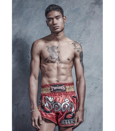 PHOTOS: The Men of Muay Thai Boxing | Advocate.com Troy Schooneman, Thai Boxer, Thai Boy, Male Pose Reference, Thai Boxing, Thai Art, Youth Sports, Boy Poses, Male Poses