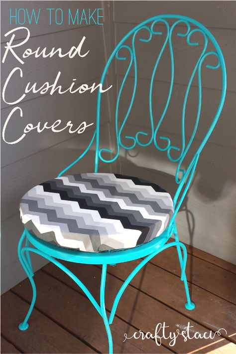 How to Make Round Cushion Covers from craftystaci.com #easysewing #outdoorsewing Small Armchairs, Round Chair Cushions, Tote Bag Pattern Free, Sewing Business, Beginner Sewing Projects Easy, Leftover Fabric, Décor Diy, Sewing Projects For Beginners, Sewing Skills