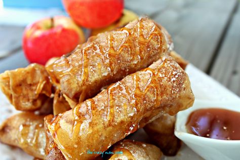 Apple pie spring rolls! Yum! Rice Paper Recipes, Fried Apple Pies, Rice Paper Rolls, Pumpkin Cranberry, Egg Roll Recipes, Pies Maker, Fried Apples, Apple Bread, Spring Roll