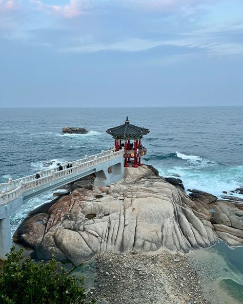 🏖️🌊 Discover paradise at Sokcho-si Beach! 🌊🏖️ Nestled along the stunning East Coast of Korea, Sokcho-si Beach is your perfect getaway for sun, sand, and sea. With its crystal-clear waters and soft, golden sands, it's the ideal spot for relaxing, swimming, and soaking up the serene beauty of nature. 🌅💦 Enjoy a leisurely stroll along the shore, savor delicious local seafood, or simply bask in the sun with the sound of gentle waves as your soundtrack. 🌴🍤 Escape to Sokcho-si Beach and let the t... Yellow Sea, Sand And Sea, Crystal Clear Water, The Sound, East Coast, Soundtrack, Crystal Clear, South Korea, Seafood