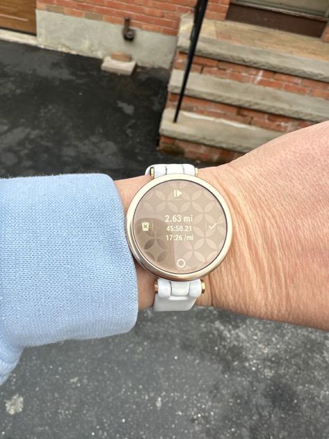 10/10 recommend. I find the Garmin Lily way more simple and I prefer it to track workouts. Garmin Lily Watch, Garmin Lily 2, Garmin Lily, Track Workouts, Gold Watches Women, Face Aesthetic, Track Workout, Touch Screen Display, Light Tan