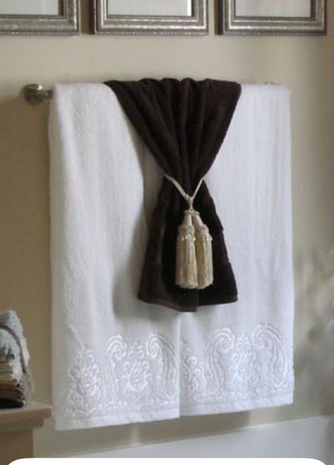 How To Hang Washcloths In Bathroom, Creative Towel Hooks For Bathroom, Towel Designs In Bathroom, Bathroom Towel Ideas Display Hanging, Guest Towels Display, How To Fold Decorative Bathroom Towels, How To Hang Bathroom Towels Decoratively, Decorative Bath Towels Display, Bath Baskets