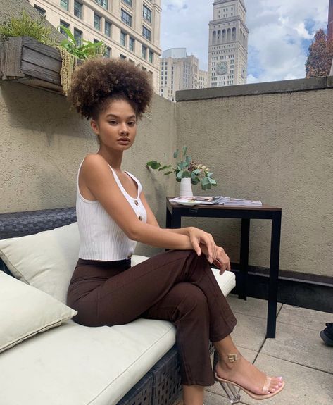 Hannah Mussette, Protective Hair, Afro Style, Natural Hair Community, Curly Girl Method, Coily Hair, Curly Hair Routine, People Sitting, Dark Skin Women