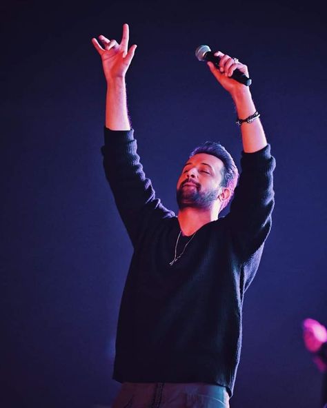 Atif Aslam Wallpapers, Heart Pic, Atif Aslam, Bollywood Music, Phone Wallpaper For Men, Me Quotes Funny, Photo Poses, Singing, Funny Quotes