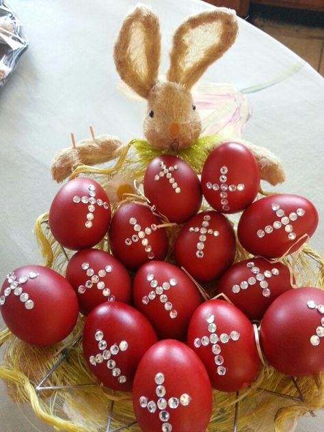 Greek Easter Eggs Red Eggs, Creative Easter Eggs, Orthodox Easter, Easter Entertaining, Greek Tradition, Greek Easter, Easter Candles, Easter Egg Designs, Easter Blessings