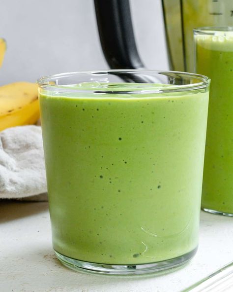 This Banana Kale Smoothie is jam-packed with amazing micronutrients and is super easy to whip up! IT just takes 5 minutes to bring this delicious and nutritious smoothie together! #plantbasedonabudget #banana #kale #smoothie Kale And Avocado Smoothie, Kale Fruit Smoothie, Kale And Banana Smoothie, Kale Pineapple Smoothie Recipes, Strawberry Banana Kale Smoothie, Banana Kale Smoothie, Kale Smoothie Recipes, Protein Powder Smoothie, Kale Smoothie