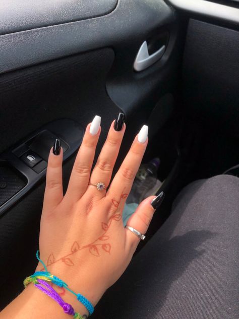 Acrylic Nails Black And White, 25 Nails, Acrylic Nails Black, Nails Black And White, Coffin Acrylic Nails, Black And White Nail Designs, Black And White Nails, Black Gel Nails, White Coffin Nails