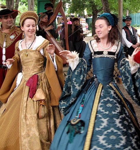 Scarborough Fair Tx 1500s Fashion, Tudor Gown, Royalty Dress, Tudor Dress, Elizabethan Era, Tudor Fashion, Tudor Costumes, Circus Costume, Duchess Of York