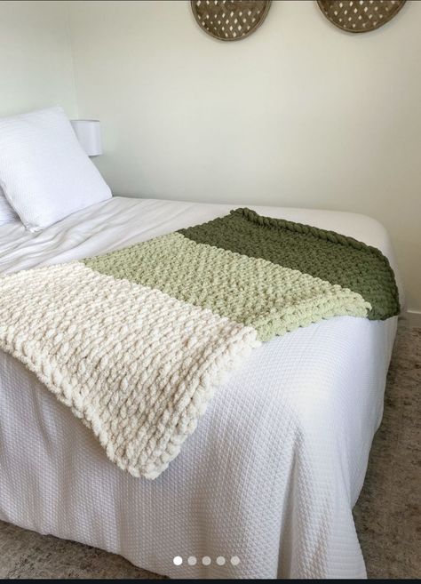 Chunky Blanket Diy, Easy Crochet Blanket Pattern, Chunky Knit Blanket Pattern, Quick Easy Crochet, Crochet A Blanket, Chunky Yarn Blanket, Chunky Crochet Blanket Pattern, Make A Blanket, Blanket Pattern Crochet