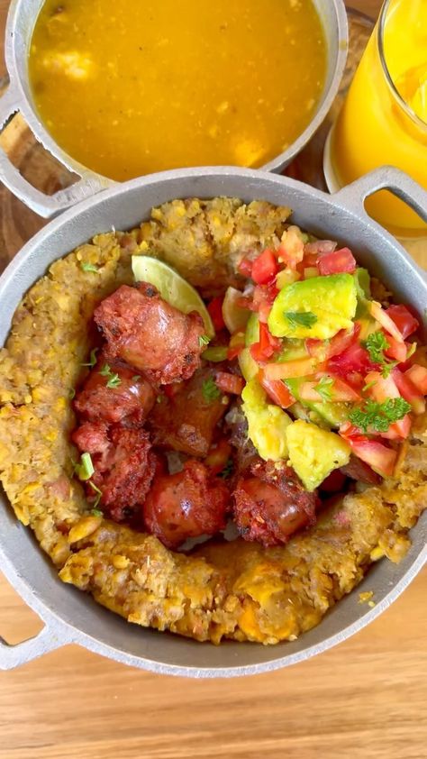 Traditional Dominican Food, Dominican Republic Food Dishes, Dominican Restaurant, Dominican Food Catering, Dominican Republic Aesthetic Food, Dominican Breakfast, Dominicano Recipes, Salvadorian Food, Dominican Food