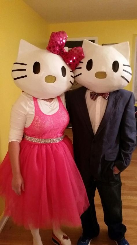 Hello Kitty Couple Costume, Hello Kitty Dress Up, Halloween Costumes Hello Kitty, Hello Kitty Promposal, Hello Kitty Suit, Sanrio Halloween Costume, Hello Kitty Mamadisima, Costume Ideas Aesthetic, Hello Kitty Halloween Costume