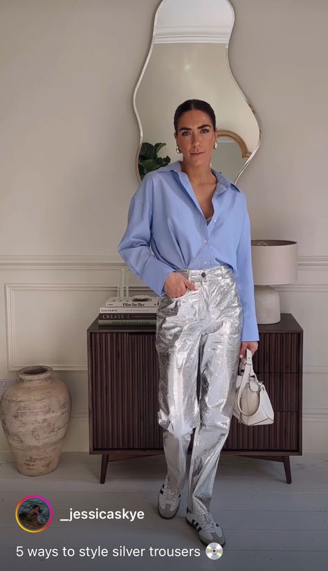 Silver Denim Outfit, Silver Metallic Outfit Ideas, Silver Pants Outfit Night, Metallic Jeans Outfit, Silver Jeans Outfit, Silver Pants Outfit, Metallic Pants Outfit, Metallic Skirt Outfit, Metallic Trousers