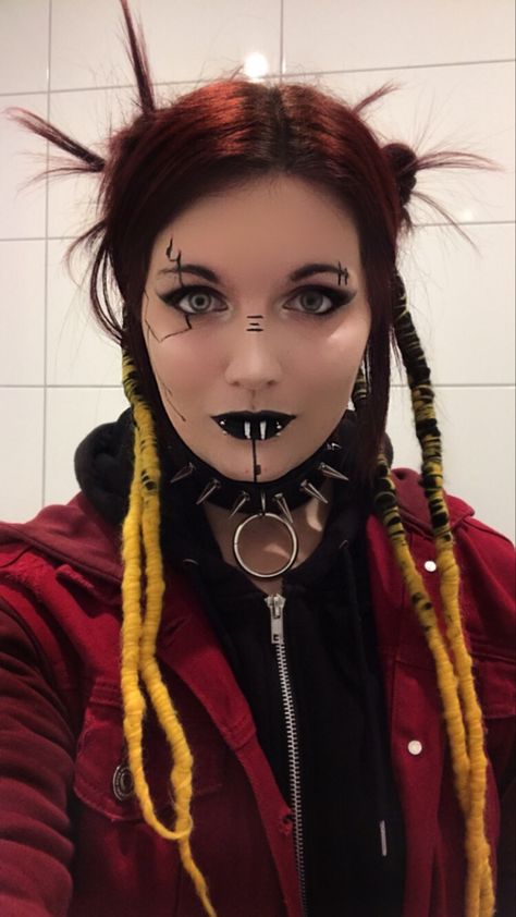 Cyberpunk 2077 Hairstyles, Techwear Makeup, Cyberpunk Halloween Costume, Cyberpunk Eyeliner, Cyberpunk Makeup Ideas, Cyberpop Fashion, Cyberpunk 2077 Outfit, Halloween Cyberpunk, Apocalypse Makeup