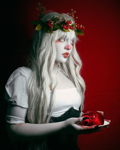 Creepy Christmas Photoshoot, Spooky Christmas Photoshoot, Dark Valentines Outfit, Krampus Photoshoot, Evil Christmas Elf, Krampus Makeup, Photo Shoot Makeup Ideas, Goth Xmas, Christmas Shoot Ideas