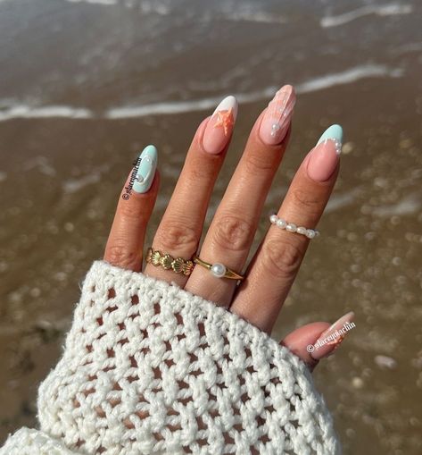 💅 staceymachin 👈 Instagram Pearl Nail Designs, Sea Shell Nails, Beach Nail Ideas, Shell Nails, Beach Nail Designs, Sea Nails, Pearl Nail, Beachy Nails, Beach Nail